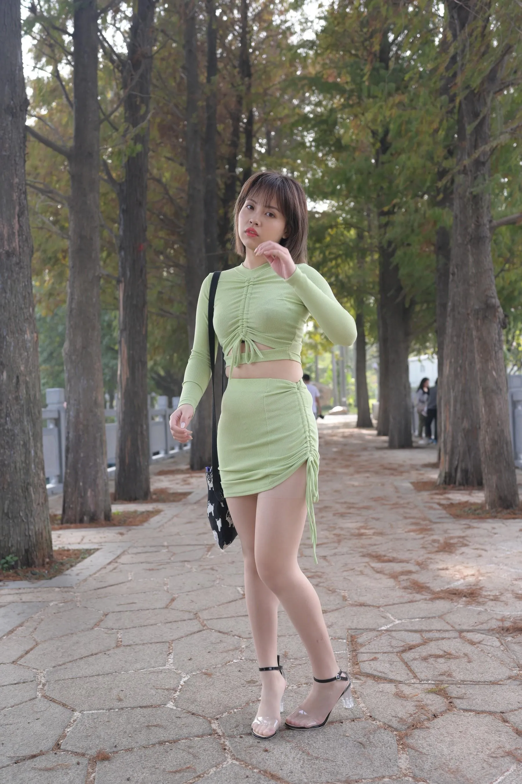 [魔镜街拍] NO.083 SM_0007程生街拍 微胖的美女肉丝袜美脚特写太性感 [413P]插图2